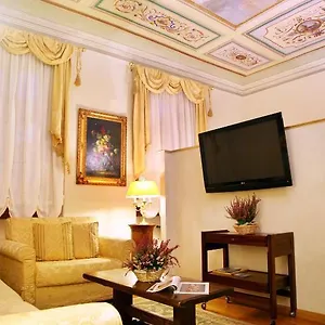 Appart hôtel Tornabuoni La Petite, Florence